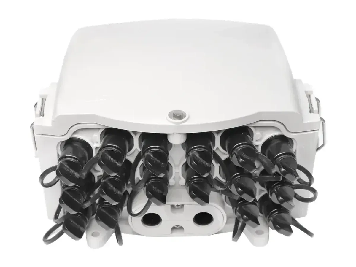 Boîtier HUB DYS FTTH-047, vue de face avec ports étanches pour câbles de dérivation