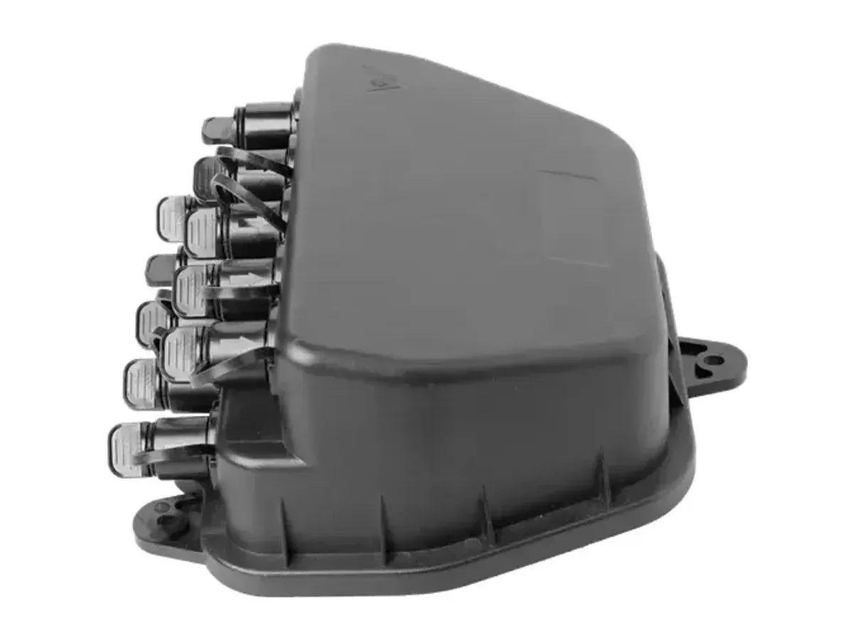 Vista en ángulo de la caja DYS FTTH-061 SUB Box mostrando los adaptadores impermeables