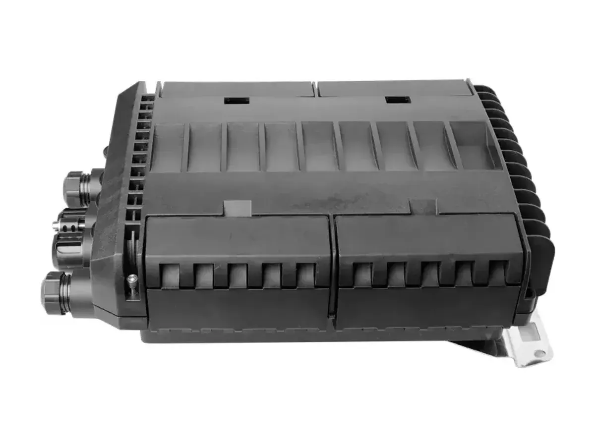 Perfil lateral de la caja de terminales DYS FTTH-154 con soporte de montaje