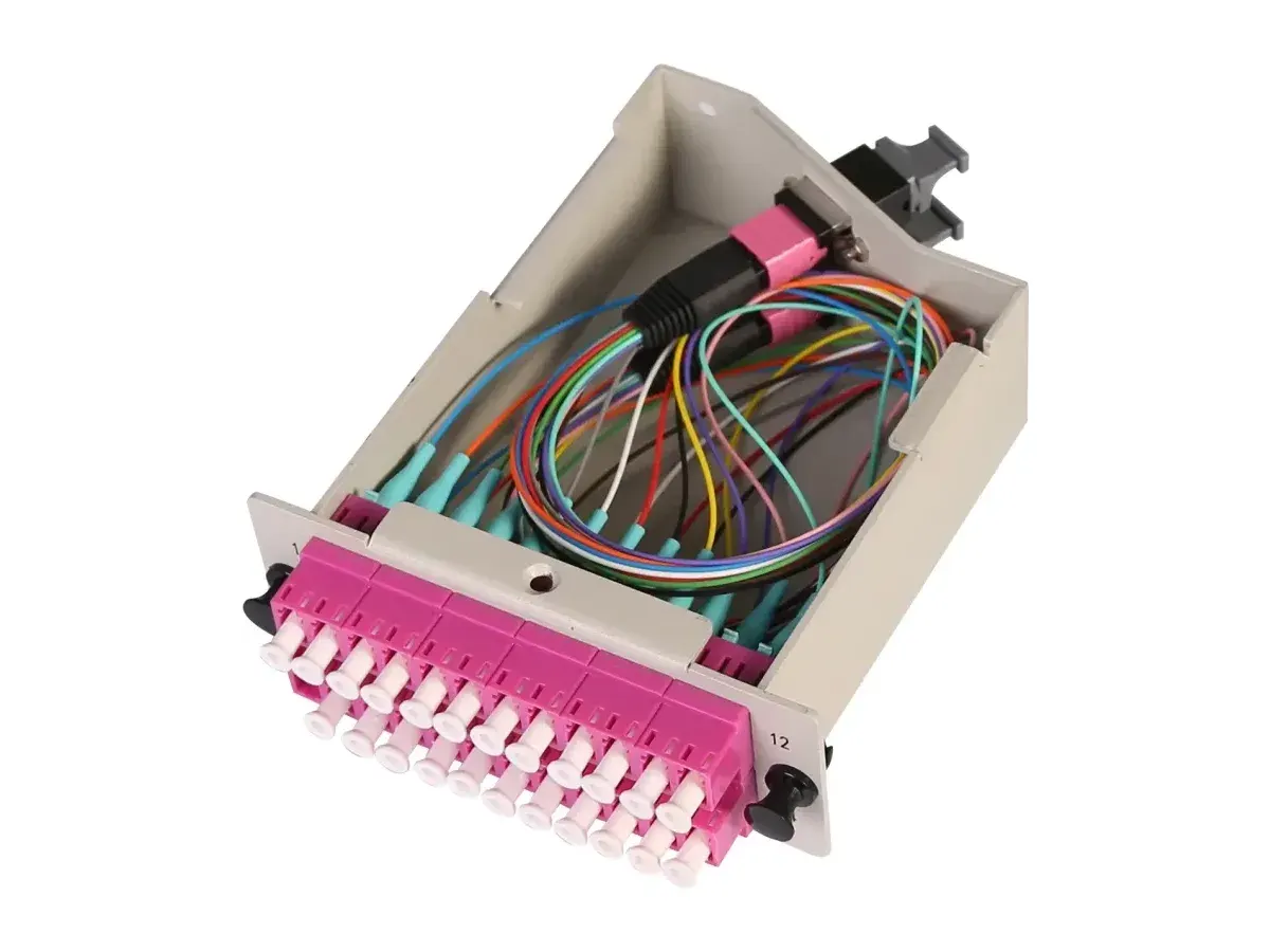 DYS MPO/MTP-Kassette mit vorinstallierten LC-Adaptern für die strukturierte Verkabelung
