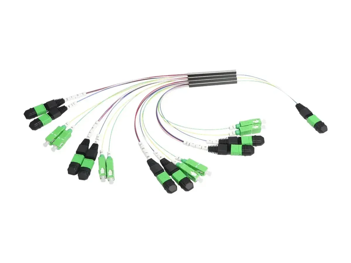 Splitter PLC MPO 1x4 de DYS para distribución de alta densidad en centros de datos
